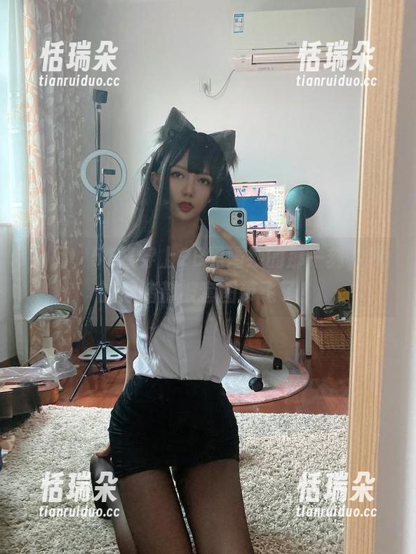 51酱 别问,51酱穿上2B黑婚纱的那一刻,我的思绪都被套图带飞了!