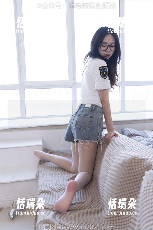 BoBoSocks袜啵啵-周周 BoBoSocks袜啵啵 - 周周的裸足在线,真的能把人眼球都吸引过去吗?