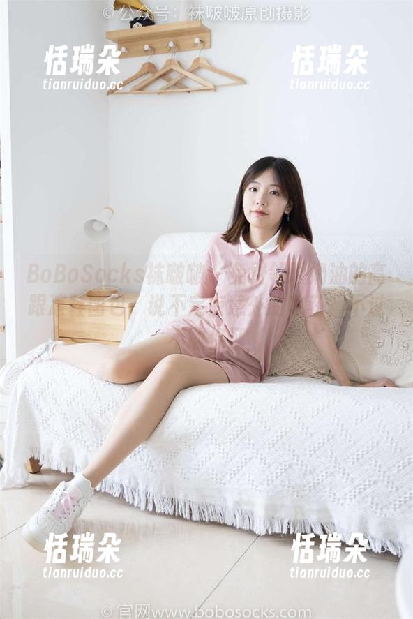 BoBoSocks袜啵啵-奶油 BoBoSocks袜啵啵 - 免费领取奶油的高跟凉鞋图包,说不定有意外的收获,不过不敢保证