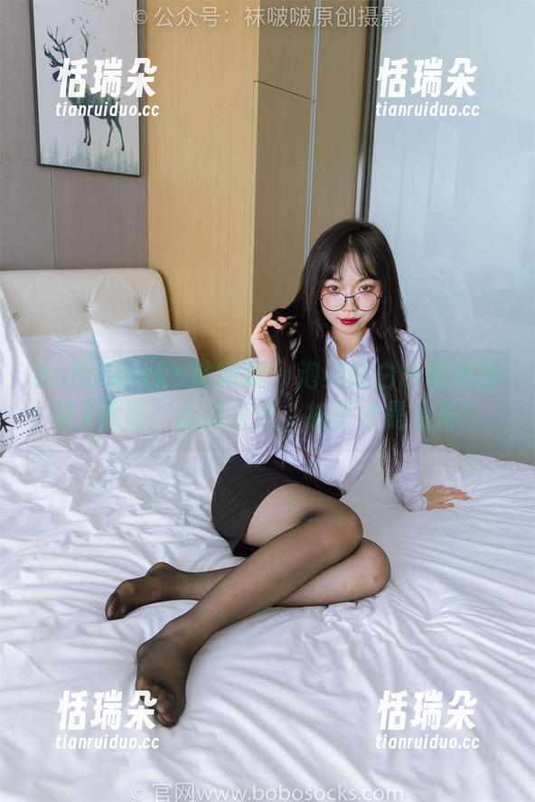 BoBoSocks袜啵啵-泡芙 BoBoSocks袜啵啵 - 泡芙的白色棉质船袜X原图,脑洞大开,袜子才是主角!