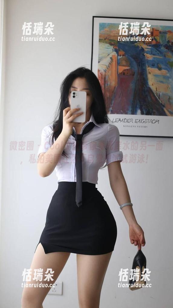 Cool文茜 微密圈 - Cool文茜带你看死库水的另一面,私拍美图让你不自觉想试试游泳!
