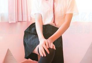 Feilin嗲囡囡 – 真不明白，施忆佳KITTY的腿怎么能如此完美，背后绝对有“高清壁纸”的秘技。