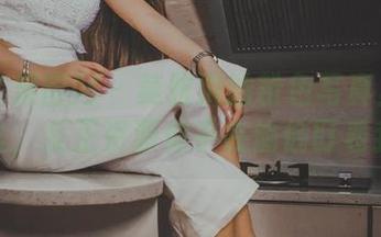 GIRLT果团网 – 莫雅淇的粉色写真里藏着什么，反正资源似乎在偷偷盯着我。