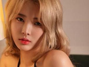 一组图片，Hyoyeon(김효연)的美足仿佛在讲悄悄话，别犹豫，快下载！