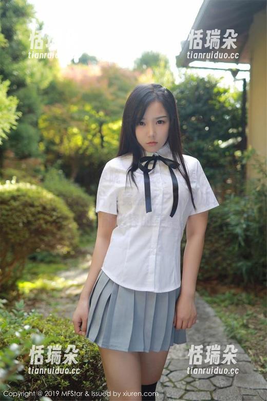 MFStar模范学院-任莹樱 MFStar模范学院 - 光线、姿势,还有任莹樱的私房图片,竟然在户外构成了一种不太能形容的美感。