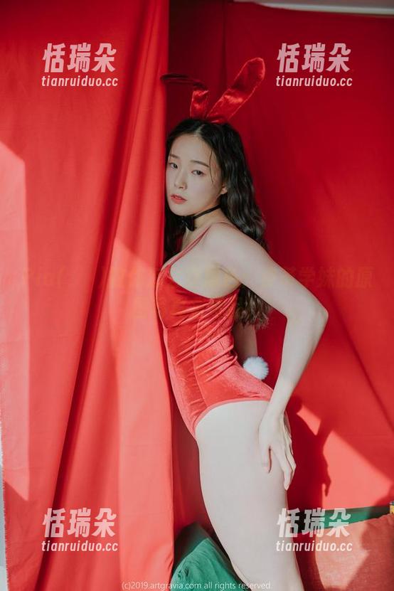 Pia(피아)教你怎么穿黑色：皮革学妹的原图写真集成品！