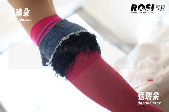 ROSI-小莉 ROSI - 尝试小莉的私房校服合集,发现每一件都是“回忆包袱”!