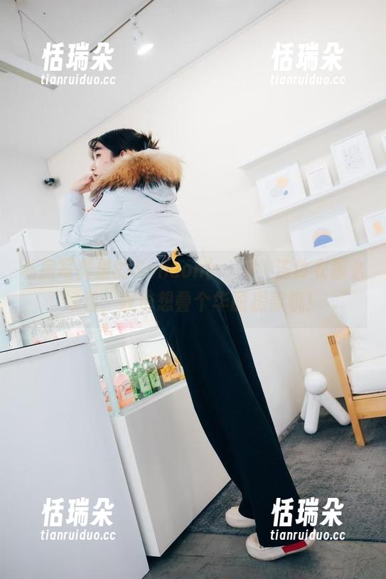 私房写真里的Sonson(손손)，连体衣那么好看，我也想叠个华丽提款机！