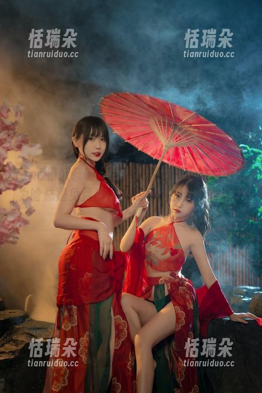 Tina很妖孽呀 Tina很妖孽呀的连体衣展示——来看看她为啥总是免费出片,可能是被连体衣迷住了!