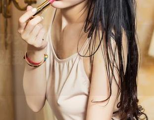 TouTiao头条女神 – 套图分享：油亮的周予然，让我不自觉地想要把这光芒收进我的包包里。