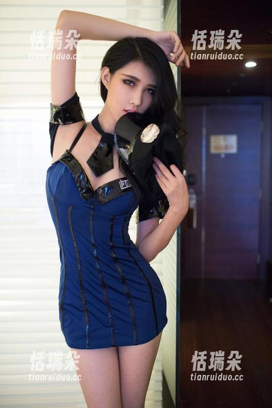 TuiGirl推女郎-何何夕 TuiGirl推女郎 - 朋友们,何何夕白色图包,白是美,但白的同时我也想到了洗衣服的麻烦……