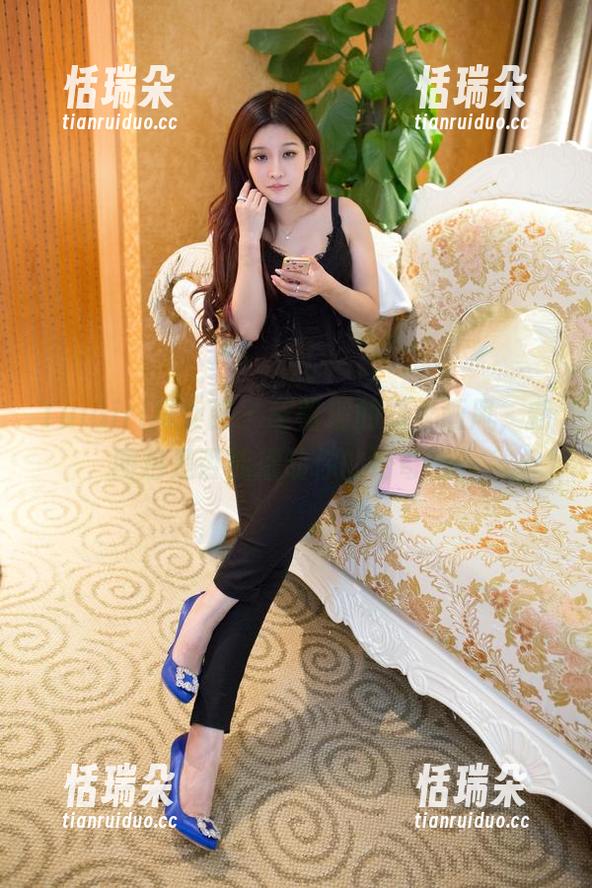 TuiGirl推女郎-王馨瑶 TuiGirl推女郎 - 王馨瑶的修女画风,新图包是否能撬动你的好奇心?