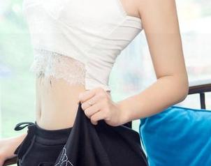UGirls尤果网 – 瞧瞧杨晨晨的棉袜，原图里怎么就那么好看？这袜子真的有魔力嘛，还是我眼花了？