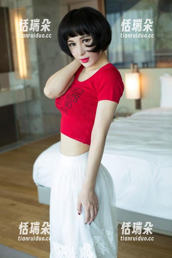 UGirls尤果网-芊小童 UGirls尤果网 - 真心希望,更多人能看到芊小童的旅拍原图,这才是真正的视觉盛筵。