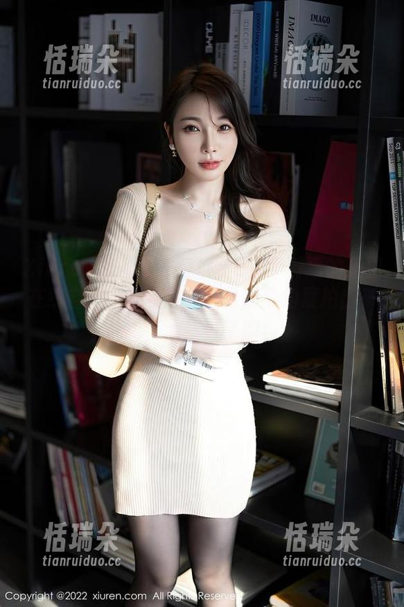 Xiuren秀人网-e宝小野猫 Xiuren秀人网 - 每次看e宝小野猫的美图在线自拍,都会想:这是哪个角度拍出来的,太巧妙了啊!