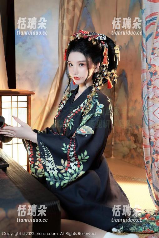 Xiuren秀人网 - 乔伊joy的居家写真，表现力不简单哦，敢来见识下吗？