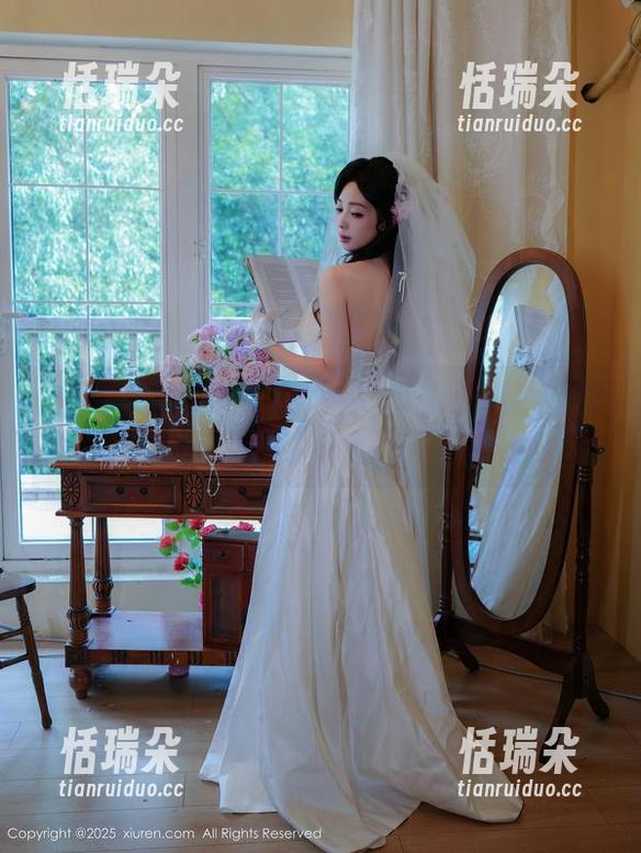 Xiuren秀人网-夏雪爱 Xiuren秀人网 - 看,看这些睡衣,夏雪爱的作品集显然不止是居家放松。