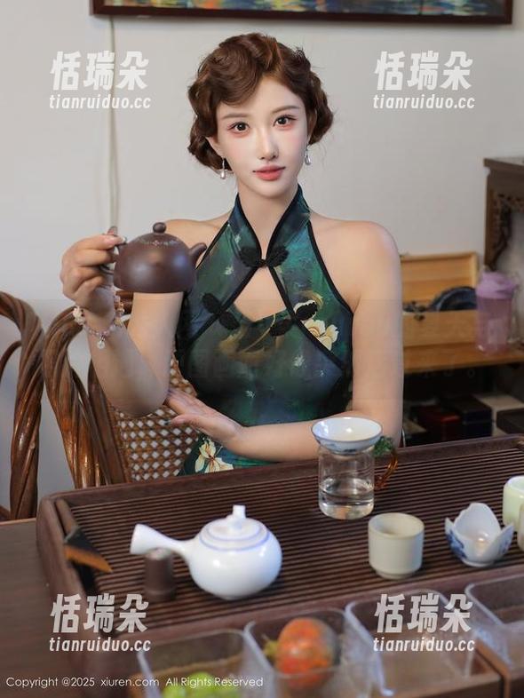 Xiuren秀人网-媃柔rourou Xiuren秀人网 - 当媃柔rourou的夏天与照片相遇,原图画面好像突然活过来了。