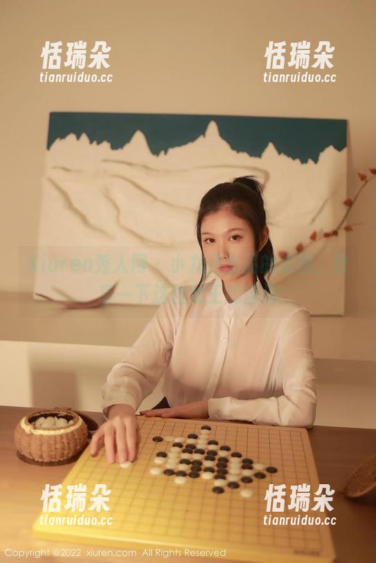 Xiuren秀人网-小九月 Xiuren秀人网 - 小九月出品的美图,分享一下这位女王的自信