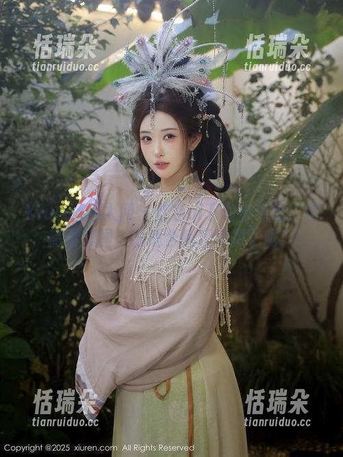 Xiuren秀人网-小热巴 Xiuren秀人网 - 红色ol下的小热巴:这高清套图,太适合疯狂点赞了吧!