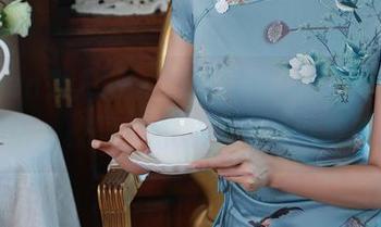 Xiuren秀人网 – 打破模式，王伊纯精选制服，校园风的野性与雅致共舞！