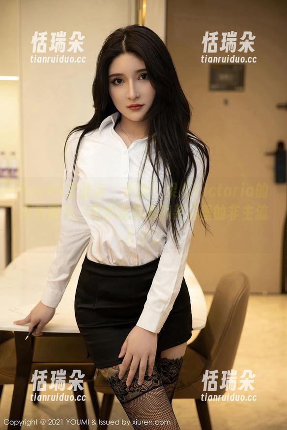 YouMi尤蜜荟-果儿Victoria YouMi尤蜜荟 - 更新!果儿Victoria的粉色图包,觉得就像是糖果店里的非主流主才。