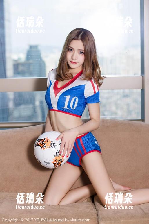 YouWu尤物馆-FoxYini孟狐狸 YouWu尤物馆 - FoxYini孟狐狸的毛衣合集:这些照片让你觉得赶上了一场时尚派对,结果只穿了毛衣