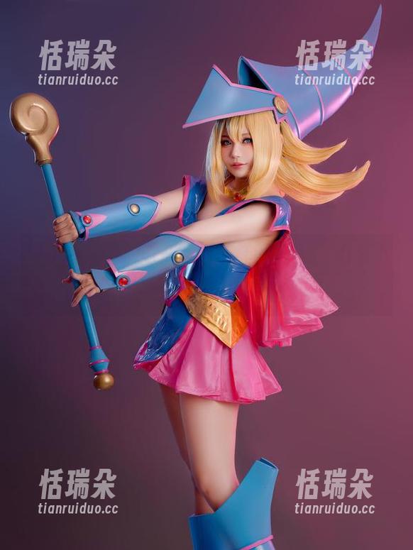ZinieQ ZinieQ带你过一个不一样的圣诞,点击下载这本写真集,后悔就晚了!