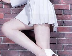 beautyleg – Ruby在图库里的水中游泳，看她怎样驾驭死库水