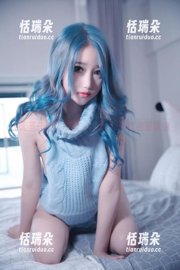 eloise软软 在无圣光的环境里,eloise软软的眼镜也能发光