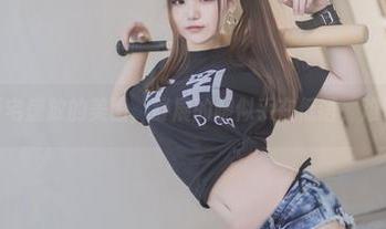 yoko夏宅盛放的美图，舒展的腿似乎在低语，难以抗拒。