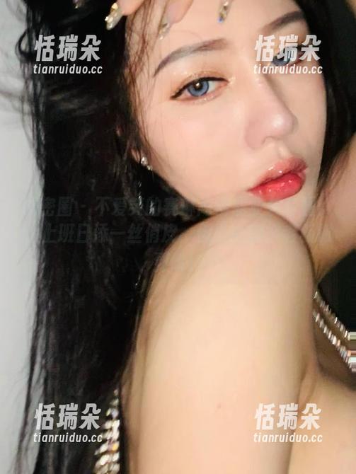 不爱笑的赛琳 微密圈 - 不爱笑的赛琳高清职业装套图:为上班日添一丝俏皮,但小心别被老板抓到哦!