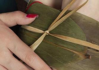 丽柜 – 在左左的女仆图包里，你敢买吗？下载后再说怎么样！