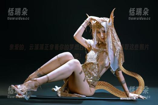 云溪溪 亲爱的,云溪溪正穿着你的梦想白衬衫,快来免费领取这些照片吧!
