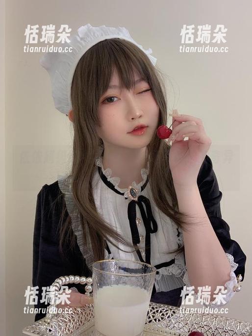 依依超级懒 依依超级懒×女仆馆:一场写真中的奇异组合!