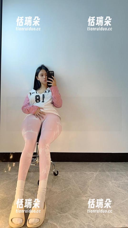 俏妞qiaoniuTT 微密圈 - 无法拒绝的诱惑,俏妞qiaoniuTT的美图与内衣合二为一,你准备好下载了吗?