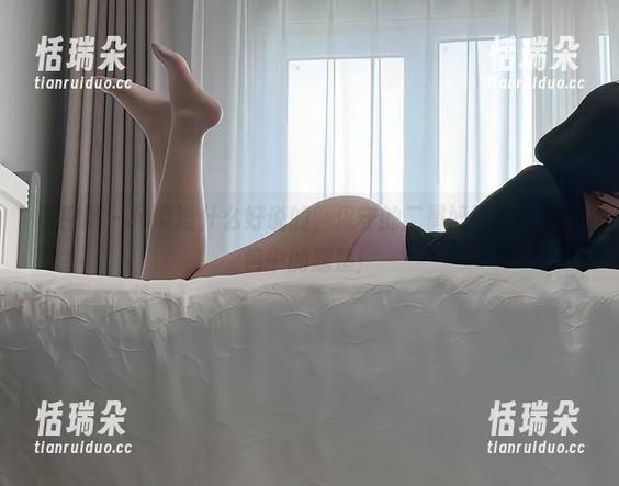 保守的二舅妈 微密圈 - 吊带没什么好说的,保守的二舅妈可是高清图包中的翘楚!