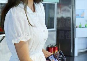 初夏女神 – 全套写真？依依说，只要柱子够长，庐山瀑布就是最佳道具！