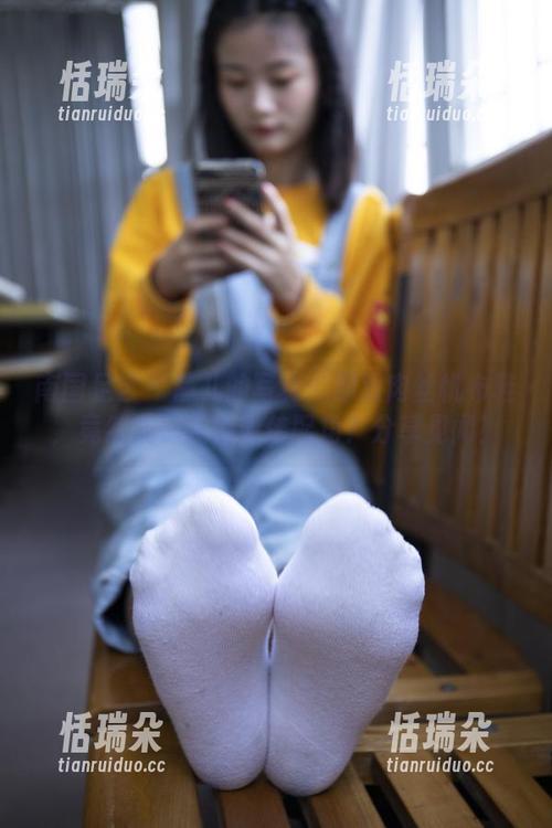南国足艺-静儿 南国足艺 - 静儿的写真:那双肉丝帆布鞋,竟然成了我的最佳配角?分享见闻!
