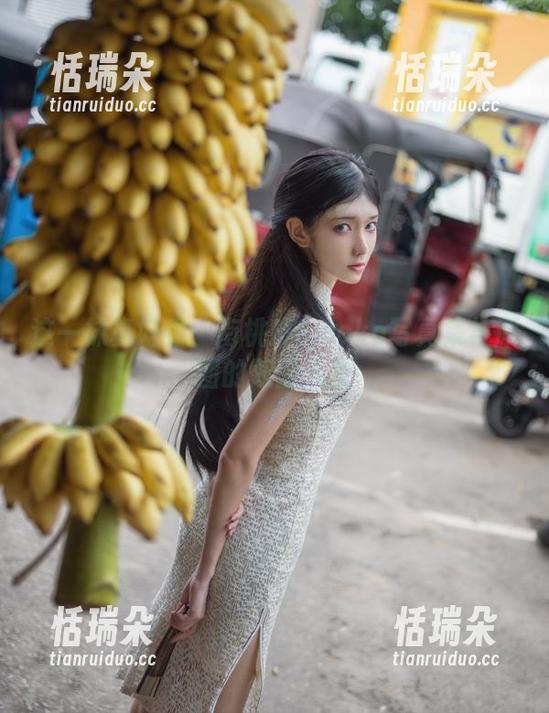 南桃Momoko 这一袜真好看:南桃Momoko写真集与原图的双面人生