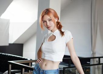 嗲囡囡 – 分享潘琳琳ber的吊带时刻，来看这一尘不变的图片吧。