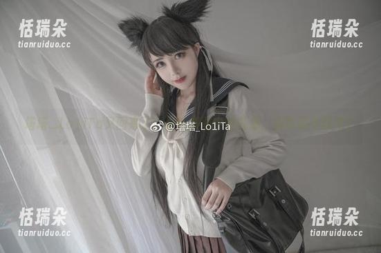 塔塔_Lo1iTa 塔塔_Lo1iTa又回来了!最新美图中的礼服,谁敢说不惊艳?