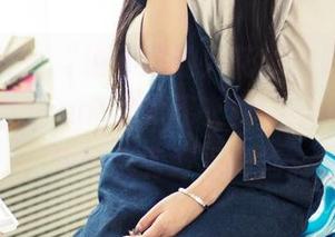 头条女神 – “说不清的火花：这记彩色的炸弹来自JennyR的连衣裙”——快下载，也许会有好运降临。
