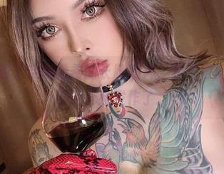 微密圈 – 看了奈斯希希的长腿照片，我觉得问腿综合症已经开始发作了。