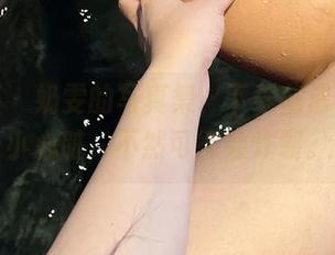 微密圈 – 奶雯的写真集，下载前请自备好小心脏，不然可能会炸裂。