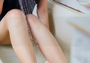 碧蓝航线游荡：如月灰的镇海旗袍照片，大海的陪衬