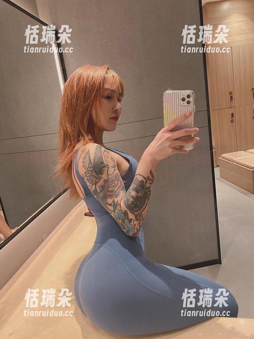 宋昱欣 微密圈 - 连衣裙和宋昱欣在线打招呼,图片中到底谁更吸引?