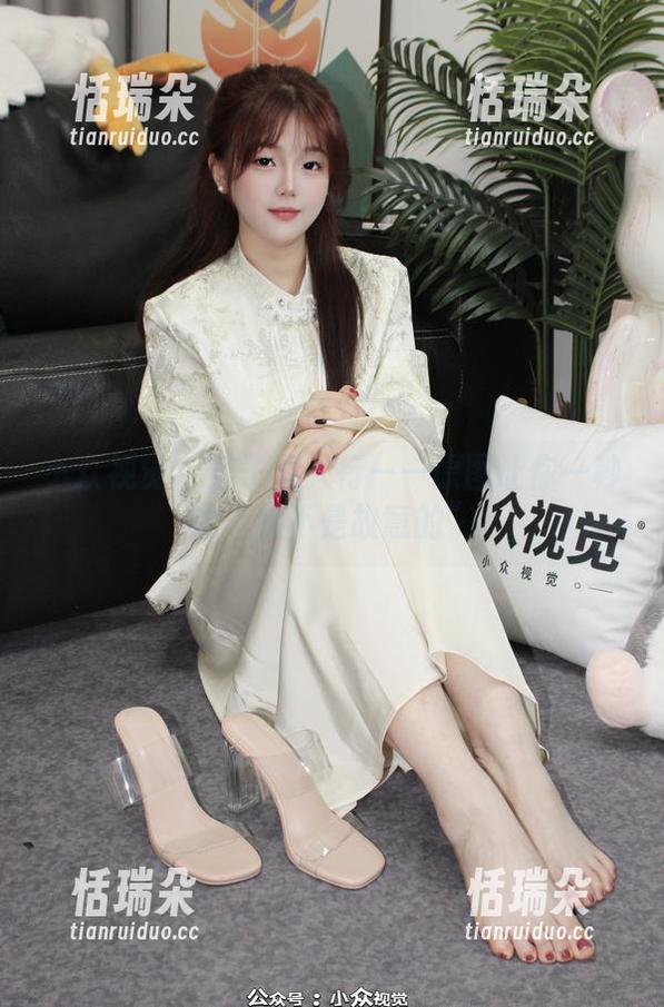 小众视觉-燕子 小众视觉 - 燕子双人行——原图让你一秒钟“我不是故意的”