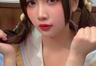 每张照片都是小和甜酒护士版的模特赛，高能预警，各种搞怪表情。