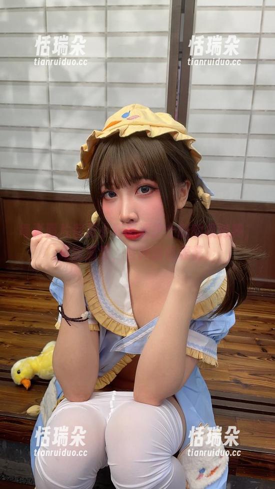 小和甜酒 每张照片都是小和甜酒护士版的模特赛,高能预警,各种搞怪表情。